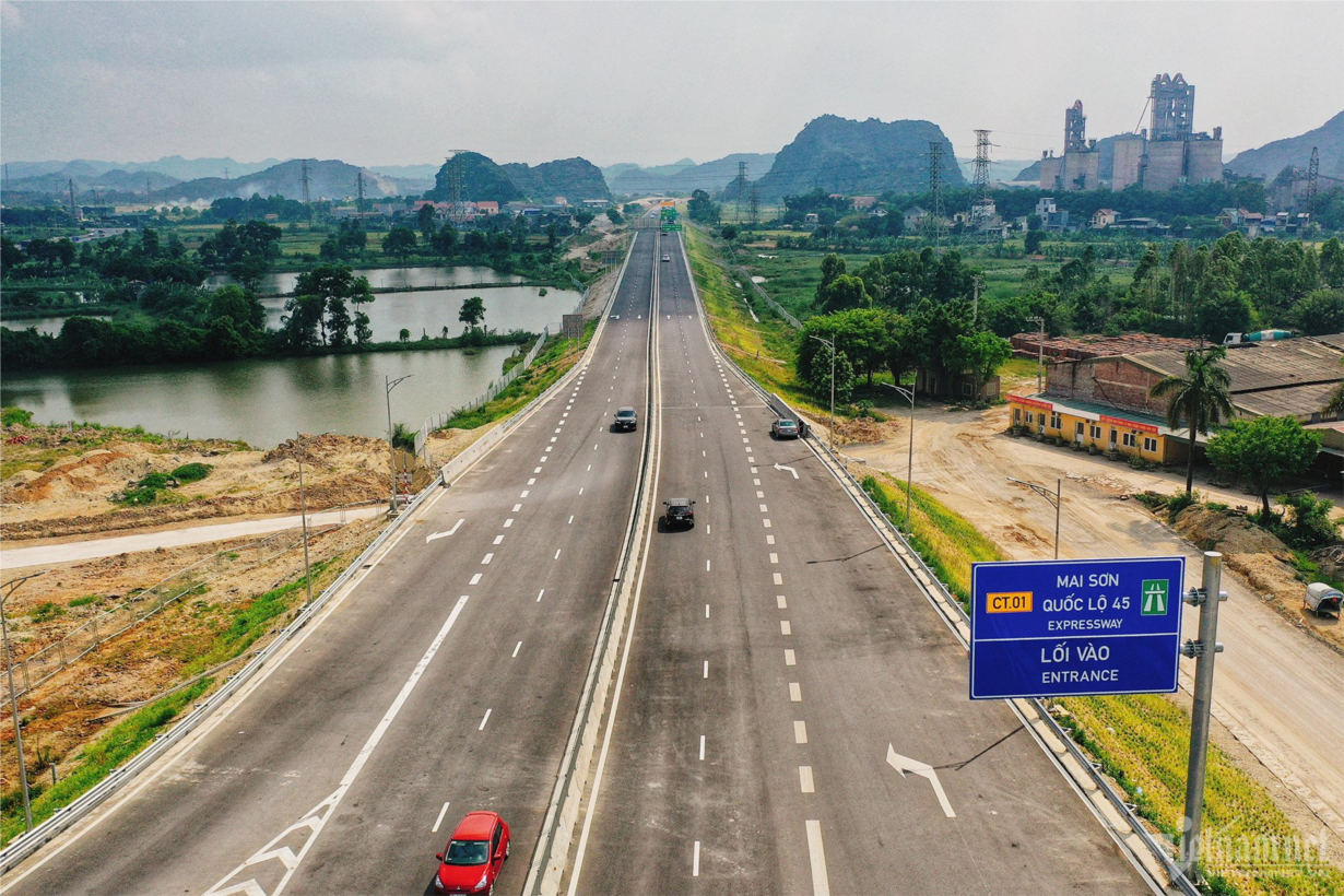 Kinh nghiệm lái xe trên những tuyến cao tốc chưa có làn dừng khẩn cấp (08/04/2024)